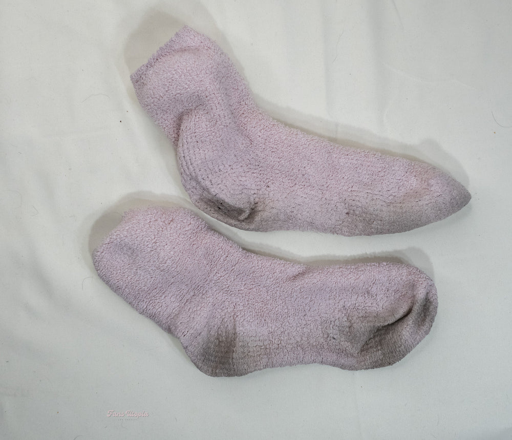 Celestina Blooms Pink Fuzzy Socks - FANS UTOPIA