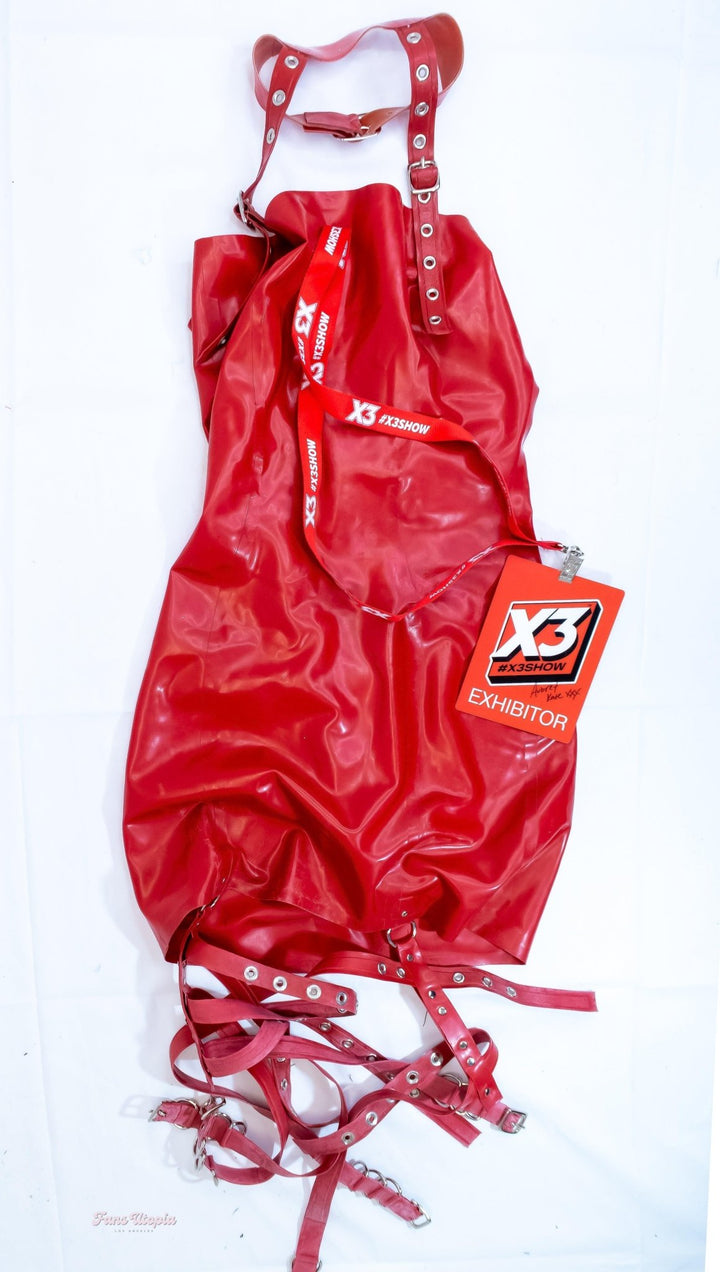 Aubrey Kate 2024 XBIZ Red Carpet Outfit & Badge + Autographed Photo - FANS UTOPIA