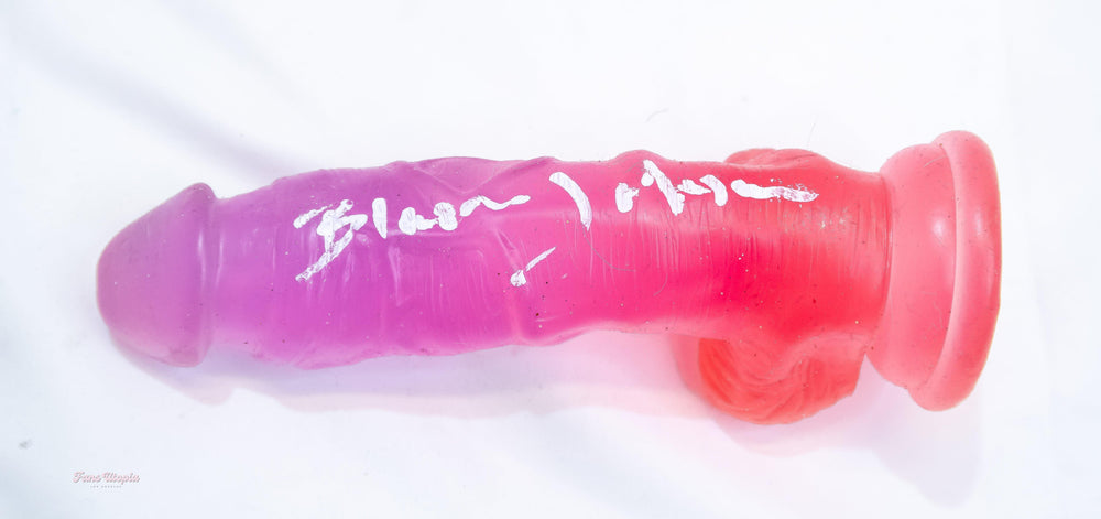 Blaire Johnson Autographed Pink Toy + Polaroid - FANS UTOPIA