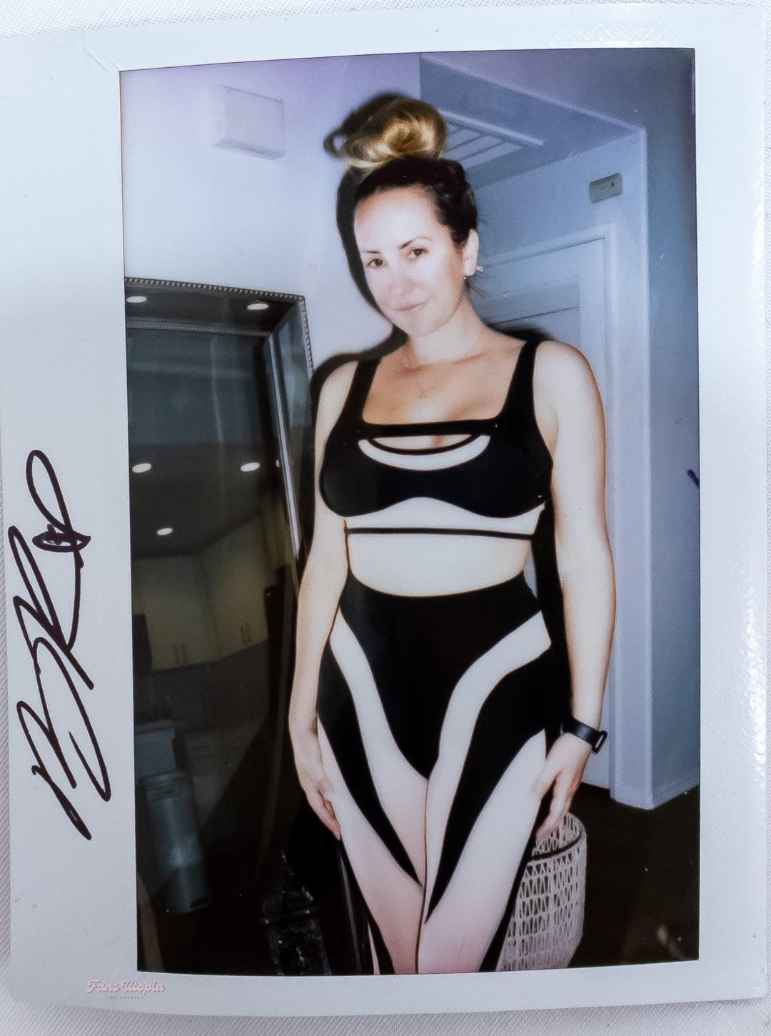 Brett Rossi Black & Nude Outfit + Signed Polaroid - FANS UTOPIA