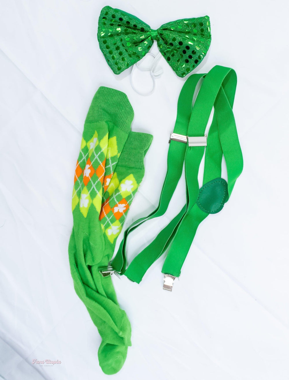 Brett Rossi St. Patty's Day Outfit + Signed Polaroid - FANS UTOPIA