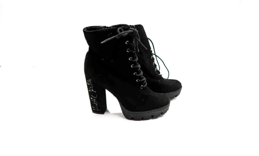 Katie Kush Signed Black Heel Boots + Autographed Photo - FANS UTOPIA