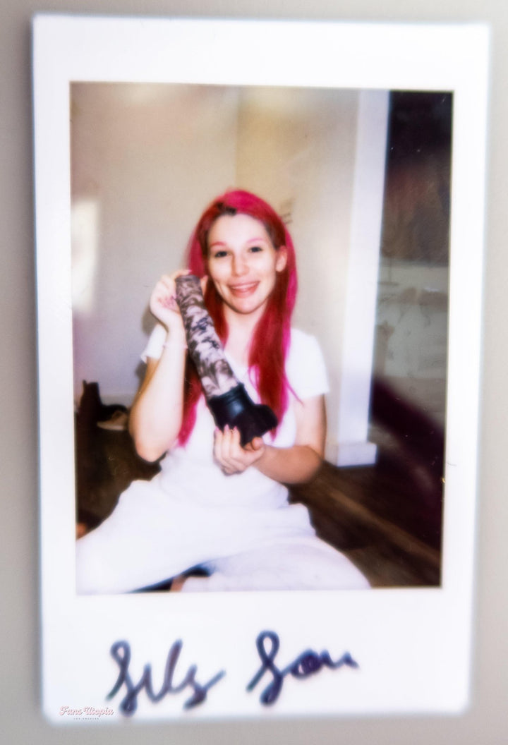 Lily Lou Huge Toy + Signed Polaroid - FANS UTOPIA